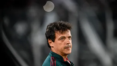 Bastidores: protesto no CT do Fluminense pediu fim de improvisos de Diniz
