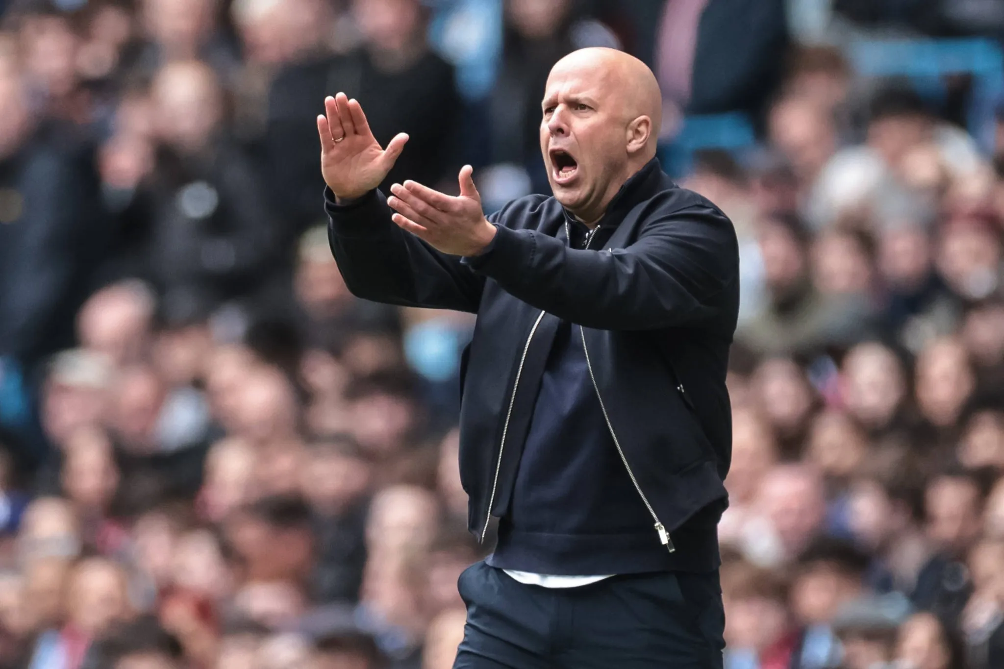 Arne Slot durante Manchester City x Liverpool (Foto: Imago/News Images)