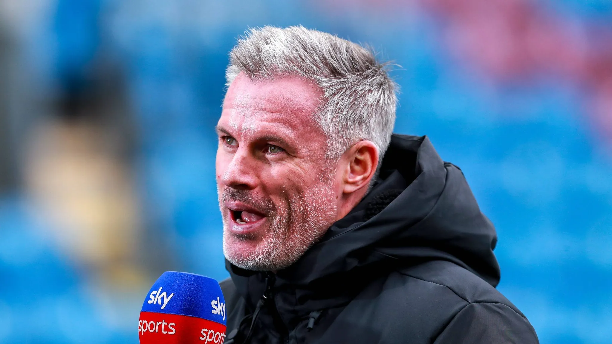 &lsquo;Ele comete erro em todos os jogos do Liverpool&rsquo;, critica Carragher
