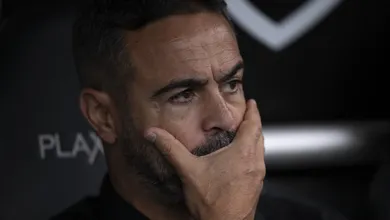 &lsquo;N&atilde;o quero uma equipe simp&aacute;tica&rsquo;: Artur Jorge critica fair play de jogador do Botafogo