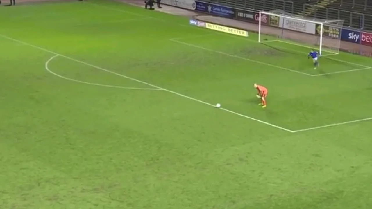 Desaten&ccedil;&atilde;o de goleiro do Notts County causa gol bizarro na quarta divis&atilde;o inglesa