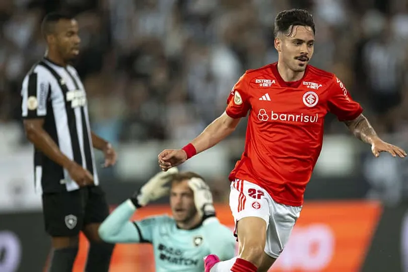 Maur&iacute;cio, ex-Cruzeiro, meia do Internacional