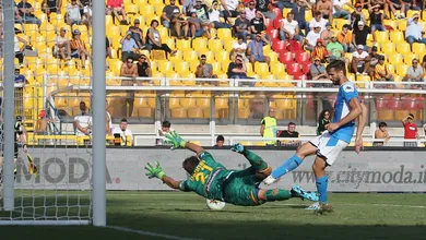 Em seu primeiro jogo como titular, Llorente emprestou oportunismo &agrave; goleada do Napoli