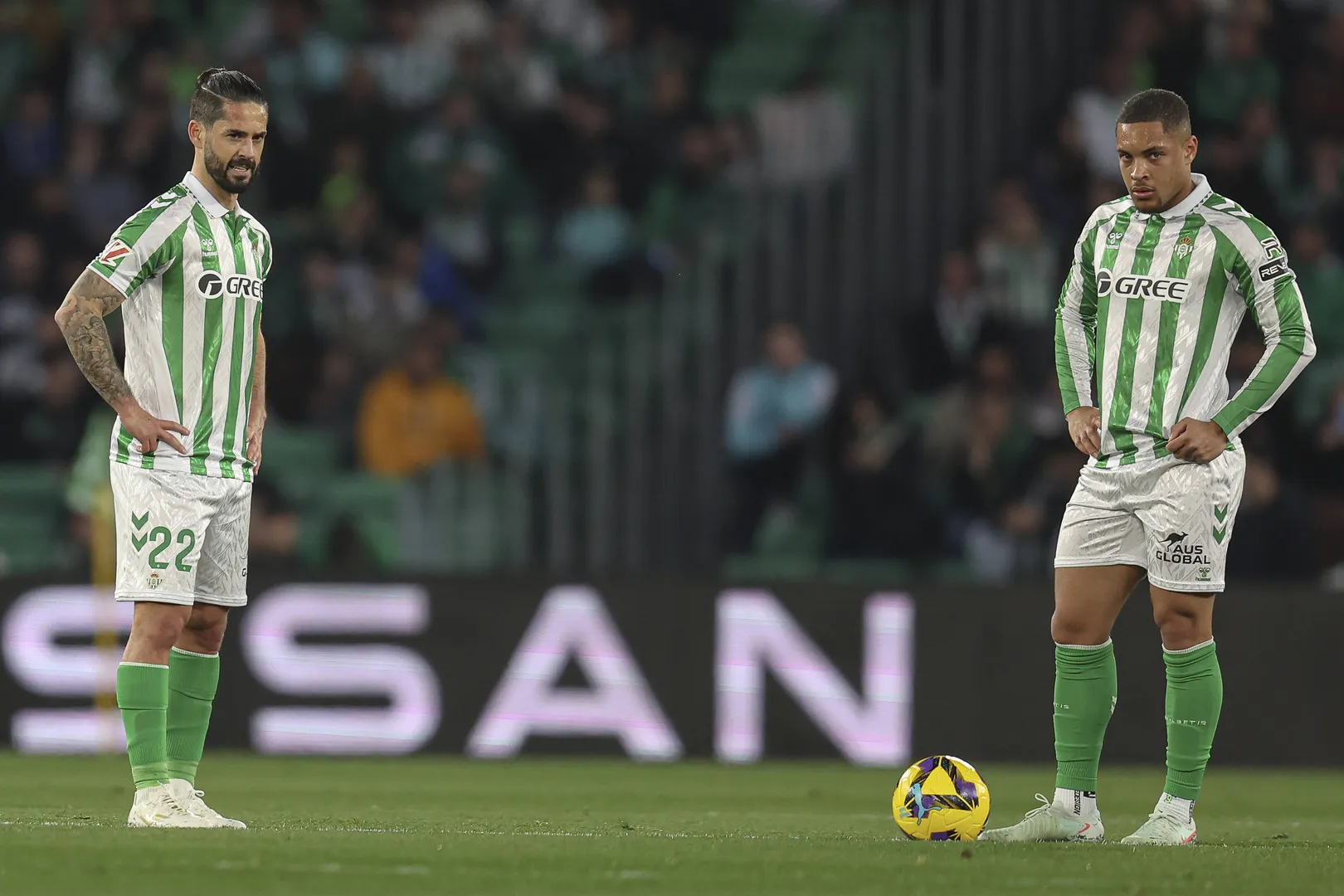 Vitor Roque em a&ccedil;&atilde;o pelo Betis