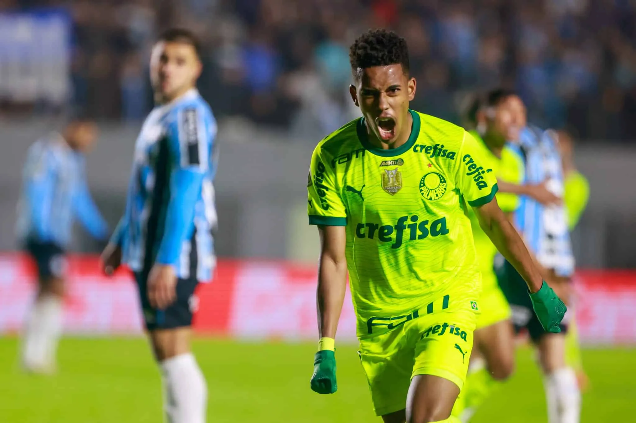 Mesmo inexplic&aacute;vel no papel e remendado em campo, Palmeiras merecia virar o jogo contra o Gr&ecirc;mio