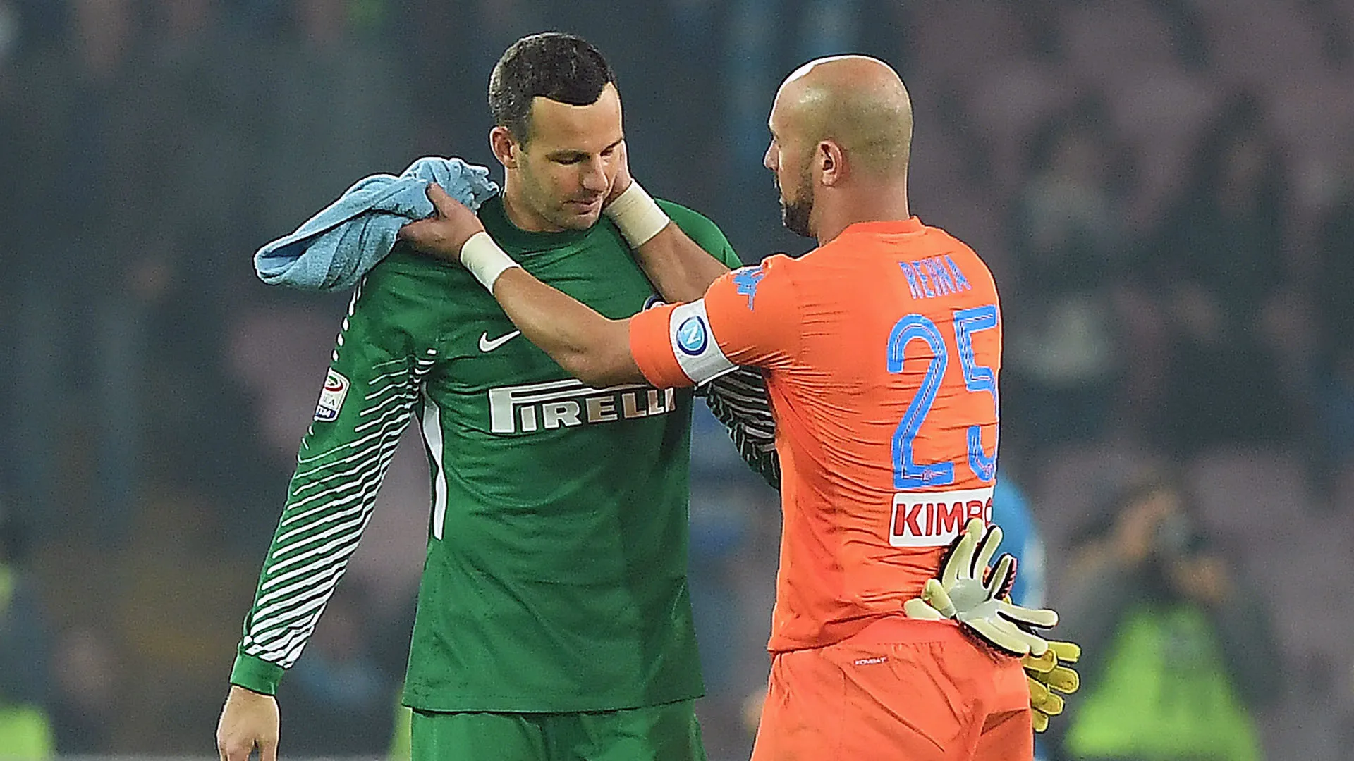 Melhor ataque da Serie A, Napoli tentou, mas Handanovic fez Inter sair com empate