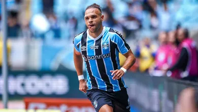 Carisma, jiu-jitsu e gols: como Braithwaite conquistou rapidamente a torcida do Gr&ecirc;mio