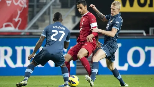 Twente bate Feyenoord e segue liderando Eredivisie