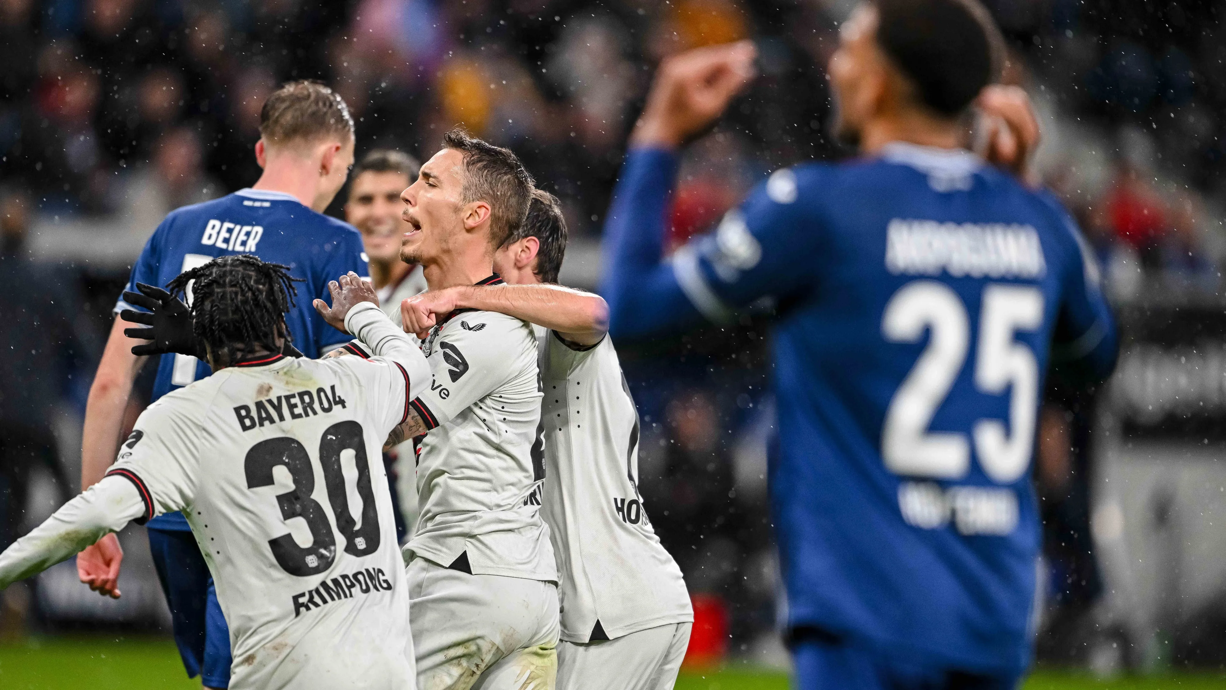 O irresist&iacute;vel Leverkusen n&atilde;o se abalou com recupera&ccedil;&atilde;o do Hoffenheim e venceu mais uma