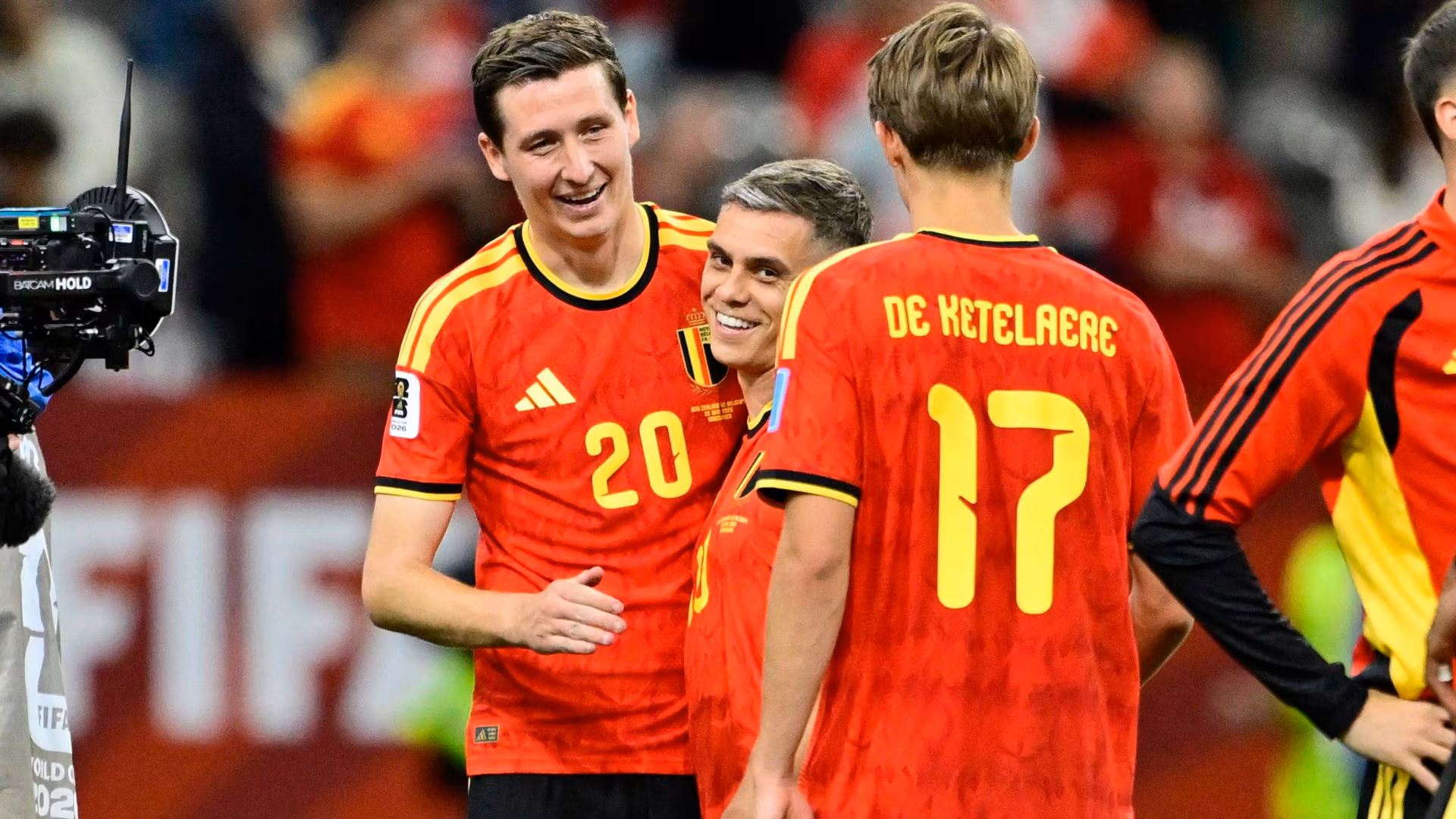 Hans Vanaken e Leandro Trossard, da B&eacute;lgica, durante a partida entre Nova Zel&acirc;ndia e B&eacute;lgica pelo Grupo G da Copa do Mundo FIFA 2026, no BC Place Stadium, em Vancouver, no Canad&aacute;, em 26 de junho de 2026.