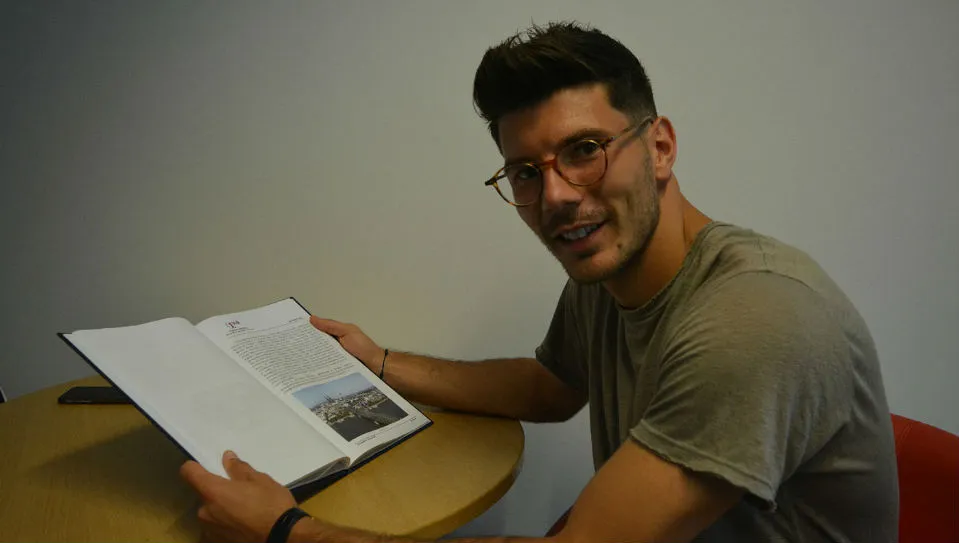 Al&eacute;m de jogar pelo Col&ocirc;nia, Jojic tamb&eacute;m escreveu seu TCC sobre o clube, e levou nota 10