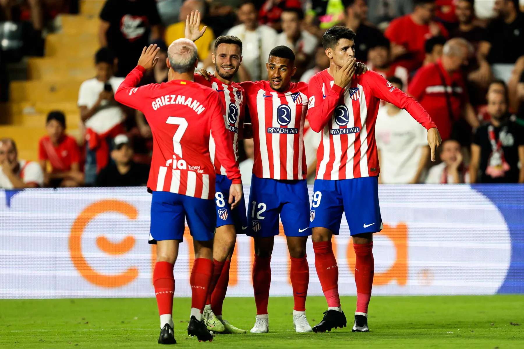 Sa&uacute;l &Ntilde;&iacute;guez e Samuel Lino pelo Atl&eacute;tico de Madrid (Foto: Cesar Cebolla/Pressinphoto/Icon Sport)