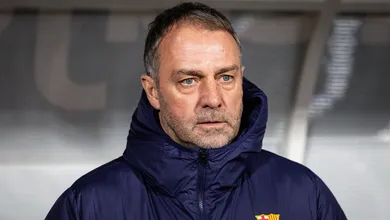 &lsquo;Relaxe, siga trabalhando e tudo se resolver&aacute;&rsquo;: Como Flick travou sa&iacute;da de joia do Barcelona