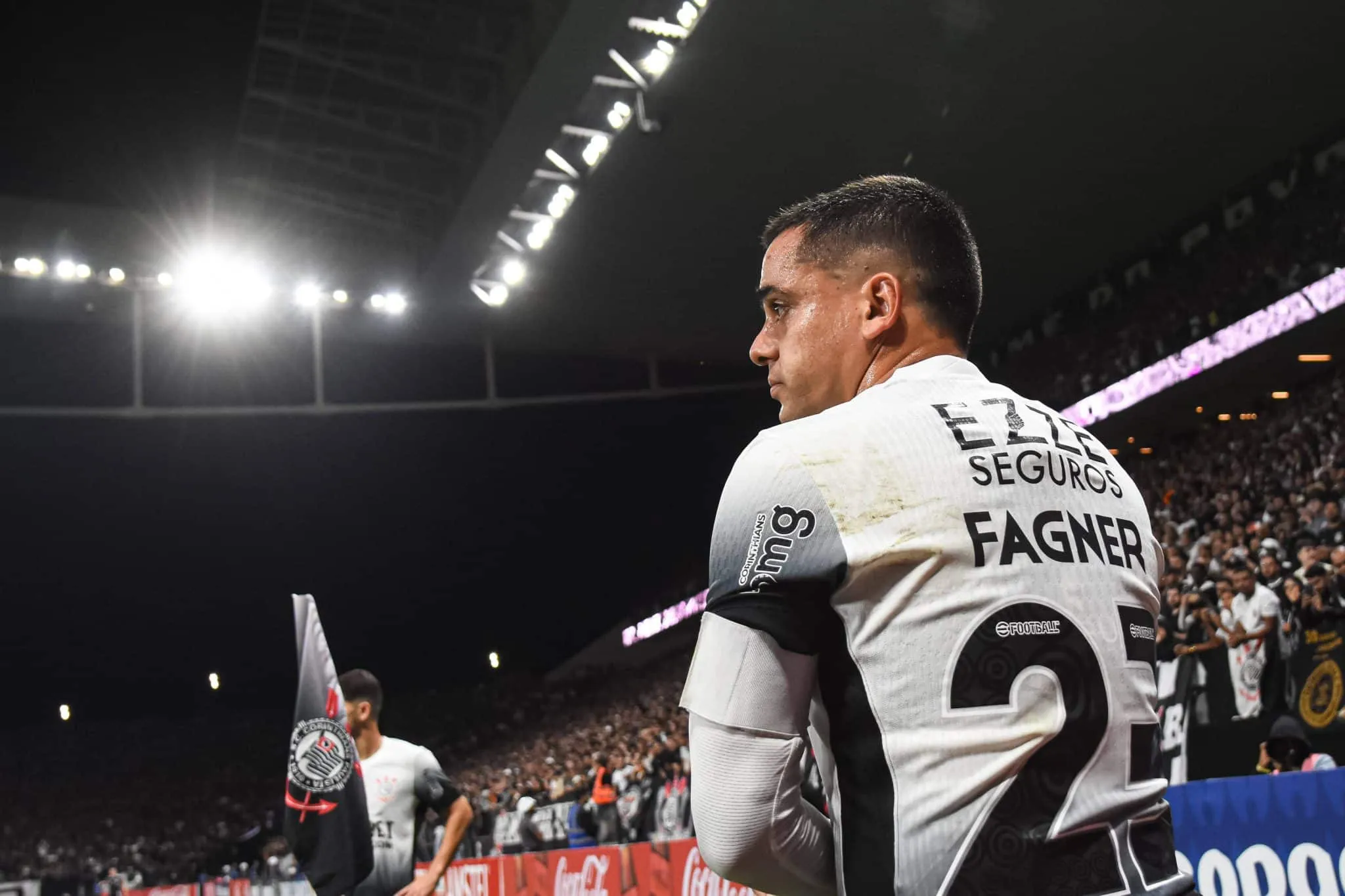De capit&atilde;o a dor de cabe&ccedil;a no Corinthians, Fagner precisa recuperar prest&iacute;gio com Ram&oacute;n