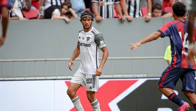 Scarpa na esquerda atrapalhou o Atl&eacute;tico-MG e o jogador, que pediu a Felip&atilde;o para mudar de lado e j&aacute; colhe frutos