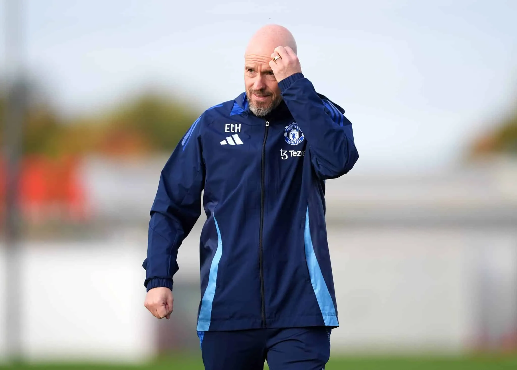 Manchester United demite Erik ten Hag tr&ecirc;s meses ap&oacute;s renova&ccedil;&atilde;o e escancara erros da dire&ccedil;&atilde;o