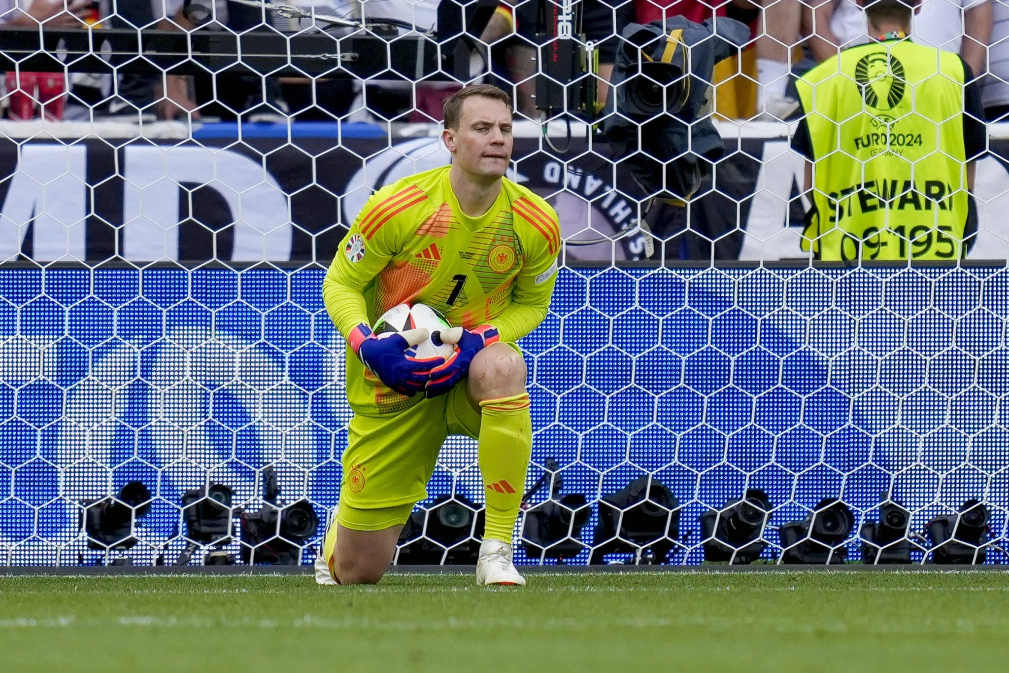 Neuer em a&ccedil;&atilde;o pela sele&ccedil;&atilde;o alem&atilde;