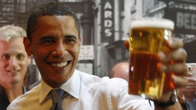 Obama pagou a aposta da Copa mandando cervejas ao premi&ecirc; da B&eacute;lgica
