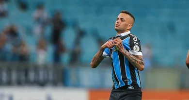 Um ressurgido Luan comandou o recital do Gr&ecirc;mio contra o Ava&iacute;, em noite de belos gols na Arena