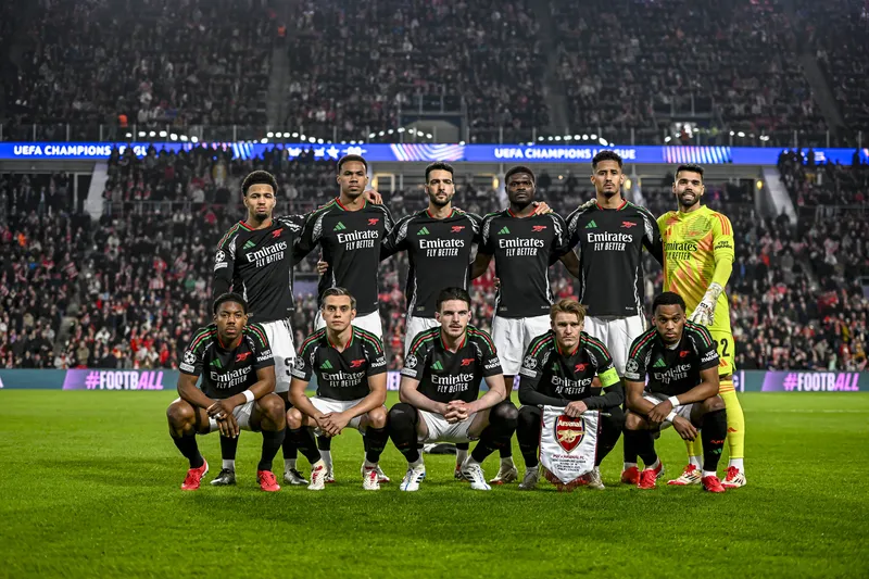 Time do Arsenal perfilado 