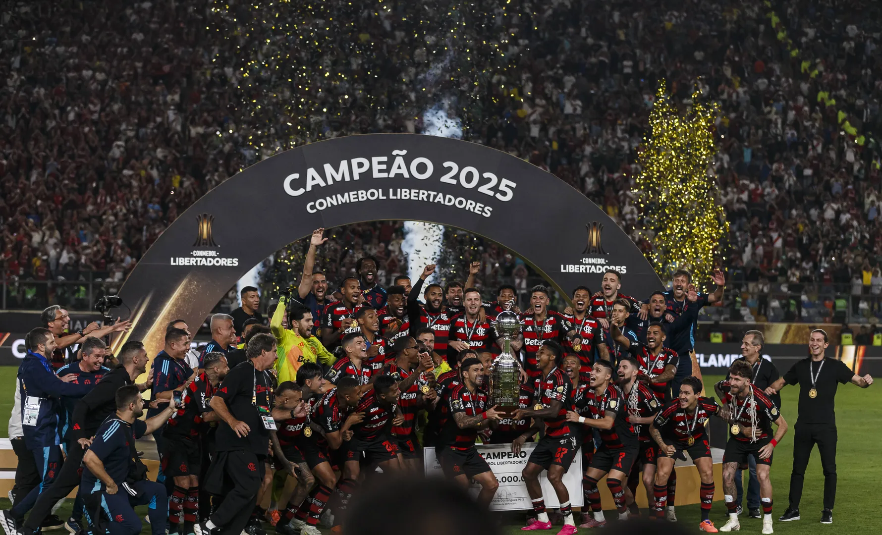 Elenco do Flamengo celebra conquista da Libertadores