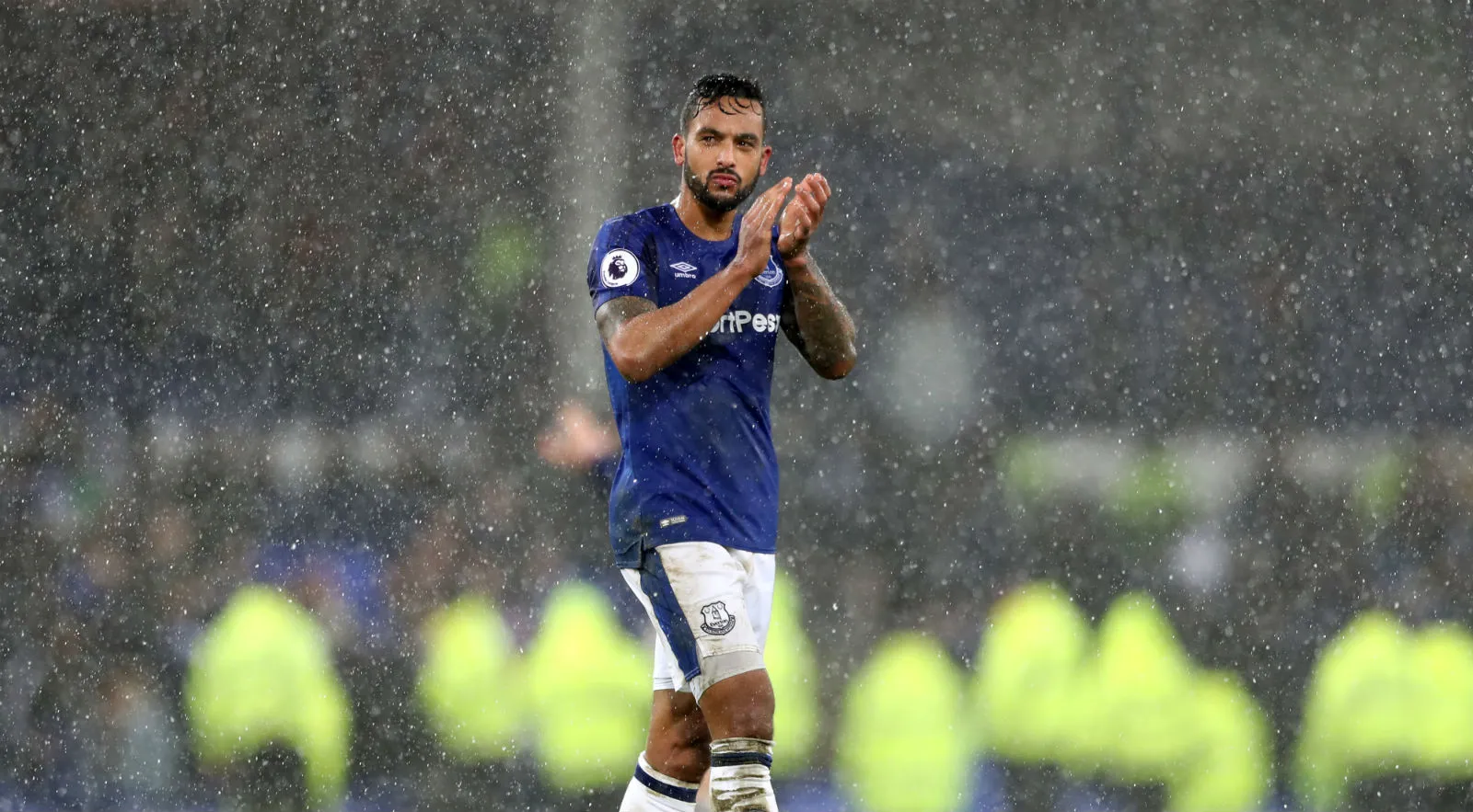 Walcott j&aacute; consegue no Everton o que raras vezes fazia no Arsenal: ser decisivo