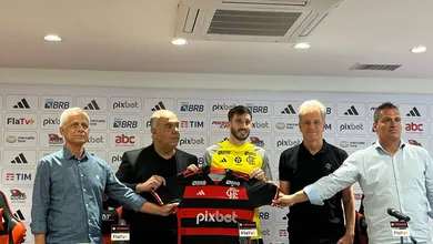 Vi&ntilde;a ataca de sincer&atilde;o em apresenta&ccedil;&atilde;o e exalta fome por t&iacute;tulos no Flamengo