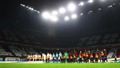 Sinalizadores e brigas de torcedores fazem Uefa multar PSG e reduzir capacidade de seu est&aacute;dio