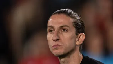 Filipe Lu&iacute;s pede que &aacute;rbitro n&atilde;o apite mais na Libertadores e sugere medida da LaLiga