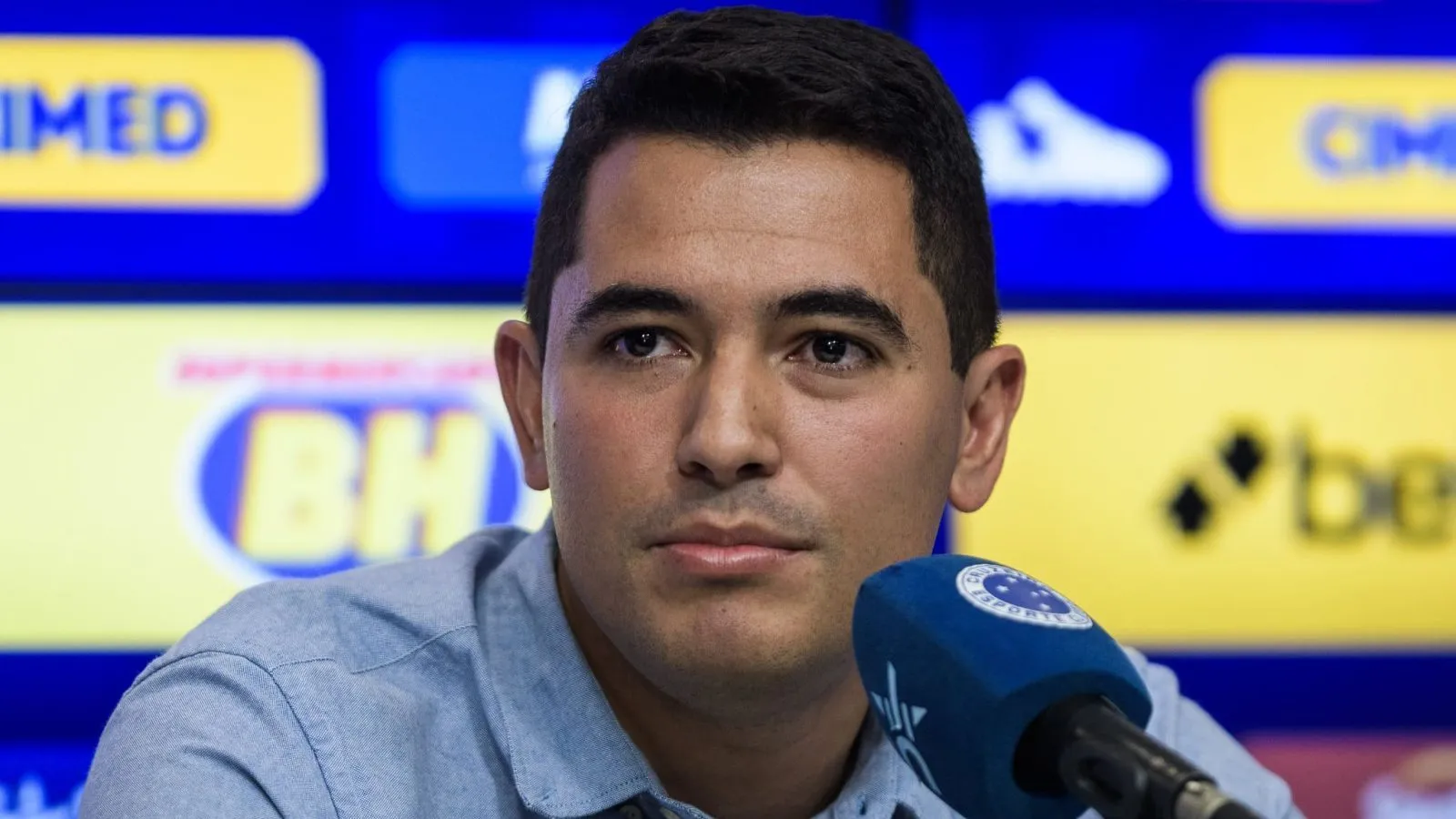 Pedro Martins abriu as portas do Cruzeiro em coletiva dif&iacute;cil de se ver no Brasil