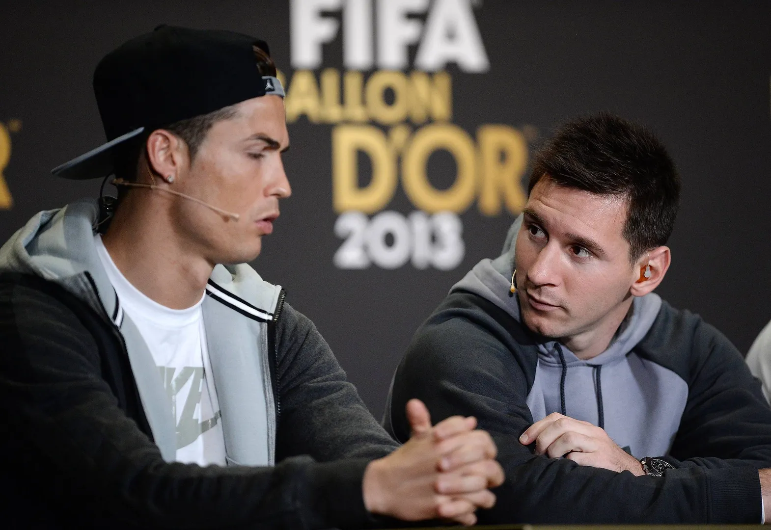 Cristiano Ronaldo e Messi na Bola de Ouro de 2013 (Foto: Imago)