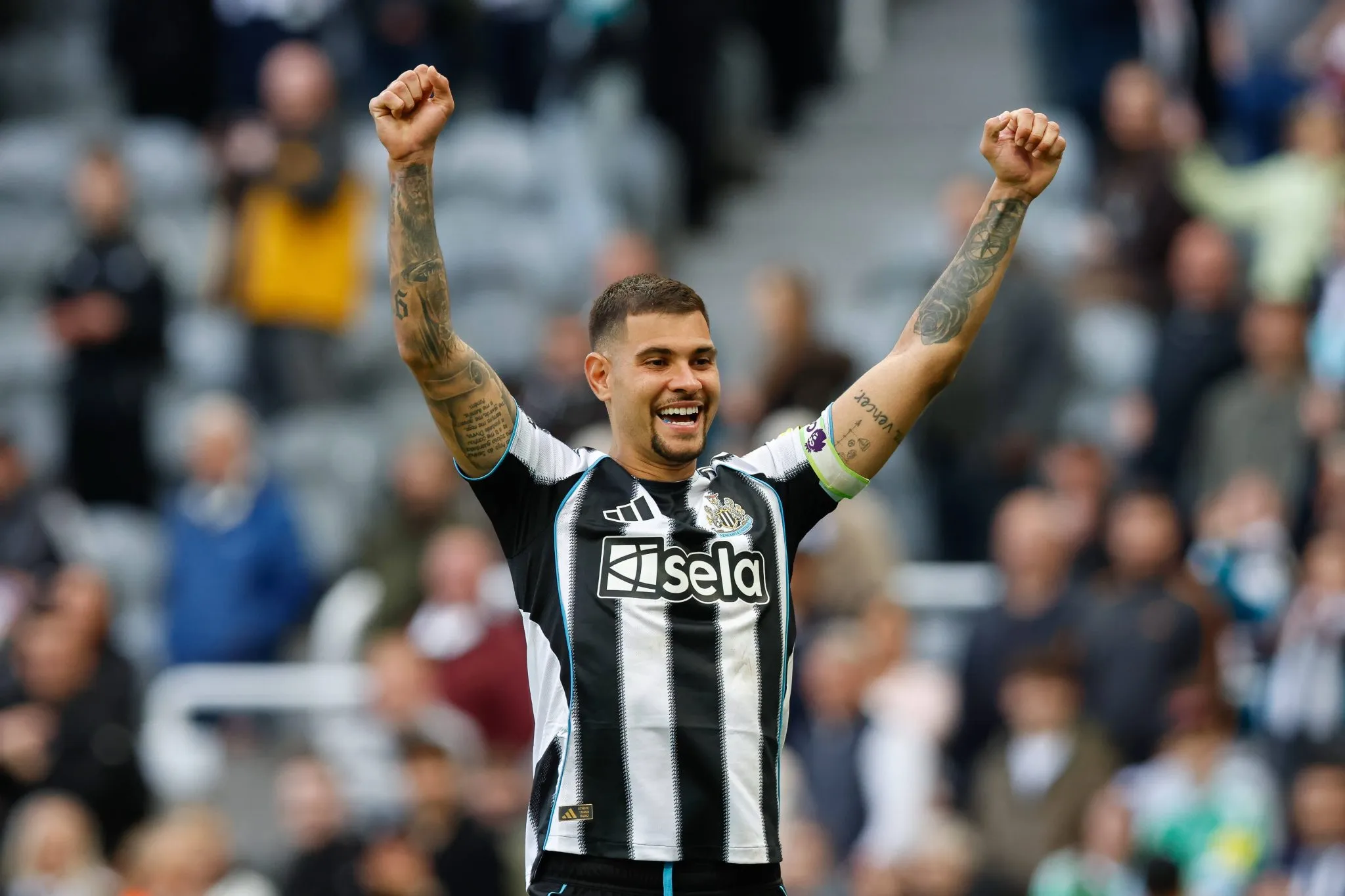 Bruno Guimar&atilde;es comemora vit&oacute;ria do Newcastle
