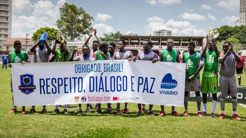 A gratid&atilde;o dos jogadores do P&eacute;rolas Negras (Foto: Vitor Madeira | Viva Rio)