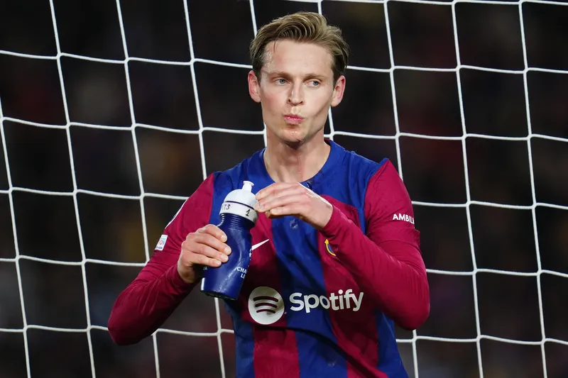 Com um dos maiores sal&aacute;rios do Barcelona, De Jong &eacute; outro problema da diretoria catal&atilde;. Foto: Icon Sport