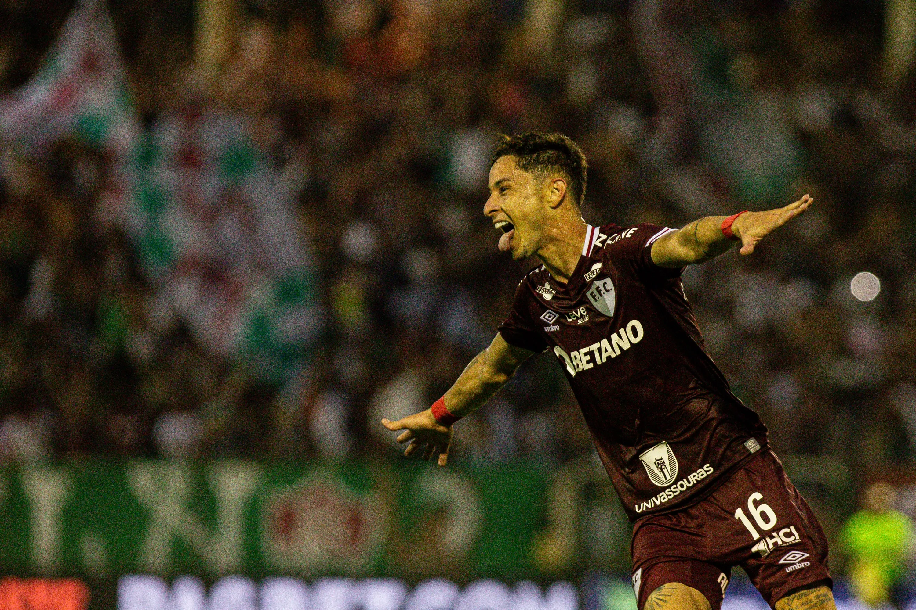 Fluminense vence o Fortaleza com gol no fim e relembra m&iacute;stica em Volta Redonda