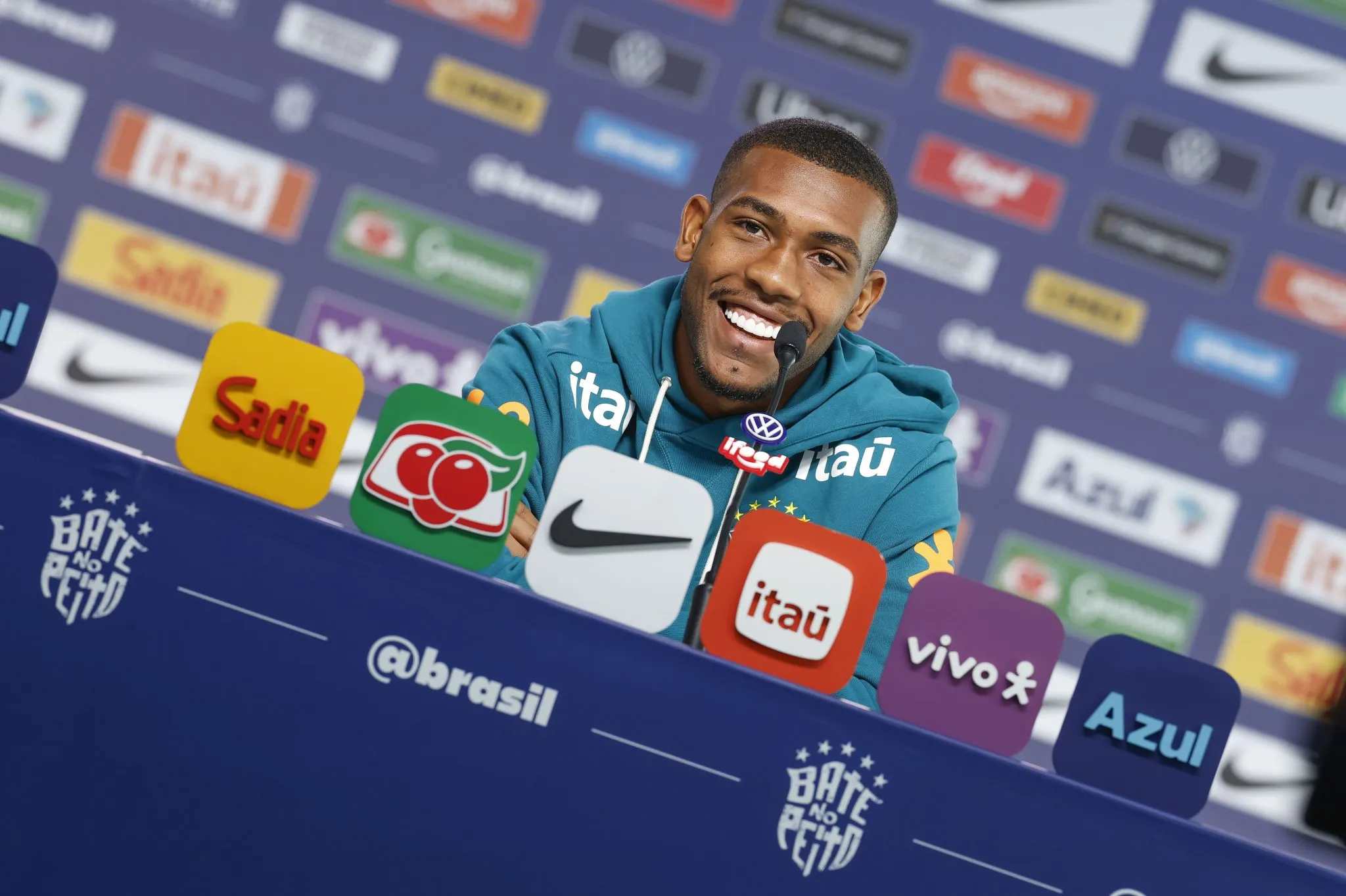 Rayan em entrevista coletiva