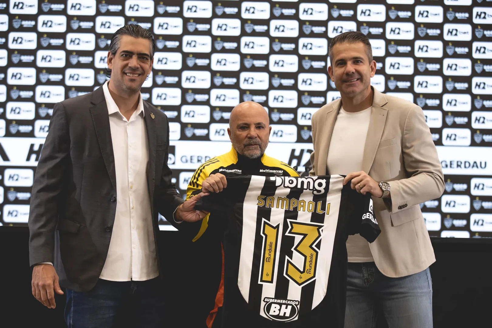 Sampaoli durante coletiva de apresenta&ccedil;&atilde;o no Galo (Foto: Pedro Souza/Atl&eacute;tico)