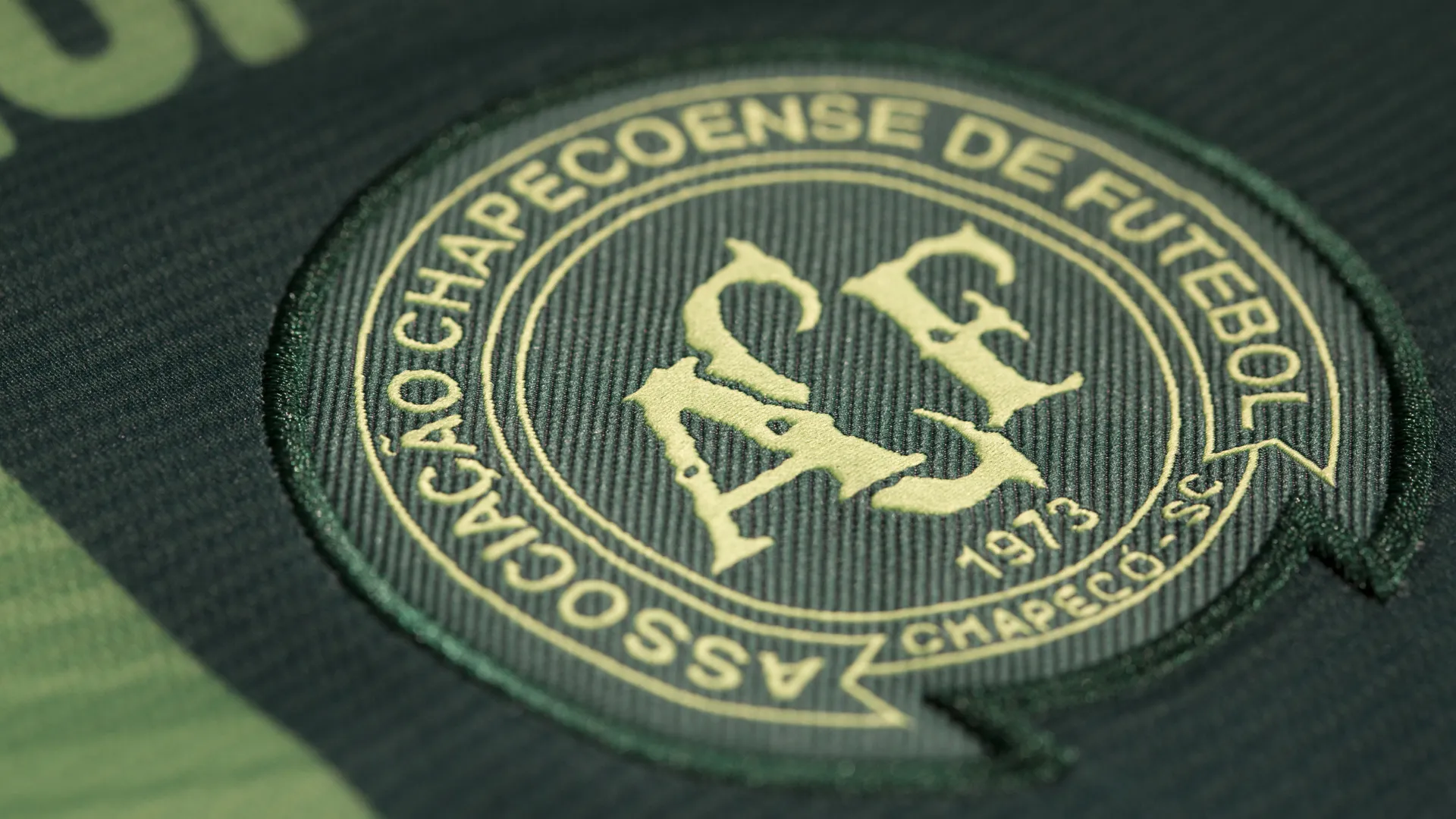 Terceiro uniforme da Chapecoense para 2016/17 j&aacute; estreou em um &eacute;pico na Sul-Americana