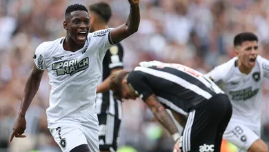 Botafogo &lsquo;copa&rsquo; o Monumental e &eacute; campe&atilde;o da Libertadores pela primeira vez
