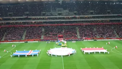 Fora, hino da Champions! A entrada dos times fica muito mais legal com a trilha de Star Wars
