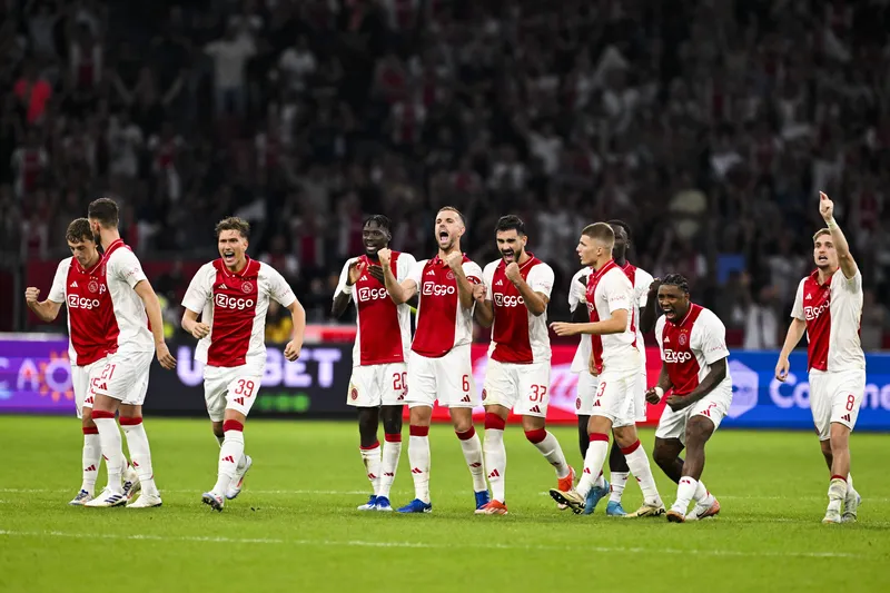 Rea&ccedil;&atilde;o dos jogadores do Ajax durante disputa de p&ecirc;naltis contra o Panathinaikos