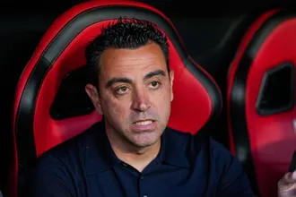 Xavi analisa trabalho de Flick no Barcelona: &lsquo;Constru&iacute;mos uma base e ele est&aacute; ampliando&rsquo;