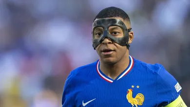 &lsquo;&Eacute; realmente irritante&rsquo;: Mbapp&eacute; relata experi&ecirc;ncia com m&aacute;scara protetora na Euro
