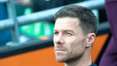 Ap&oacute;s cr&iacute;ticas na Liga Europa, Alonso muda titular no Leverkusen para Copa da Alemanha