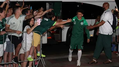 Maior artilheiro do Palmeiras em finais, meia mira recordes na Supercopa: J&aacute; se pode falar em uma &lsquo;Era Raphael Veiga&rsquo;?