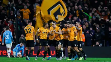 Na for&ccedil;a e na press&atilde;o, Wolves deixa Manchester City sem a bola e arranca virada emocionante