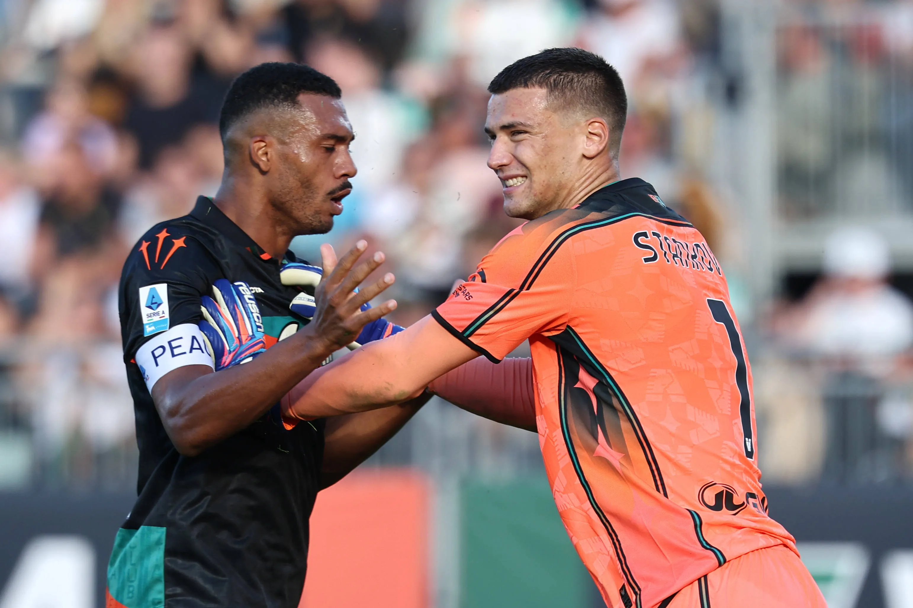 Juan Jesus e Filip Stankovic comemoram vit&oacute;ria do Venezia