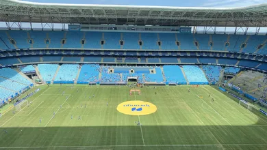 P&eacute;ssima condi&ccedil;&atilde;o do gramado da Arena do Gr&ecirc;mio na final do Gauch&atilde;o Feminino gera &lsquo;guerra&rsquo; de vers&otilde;es