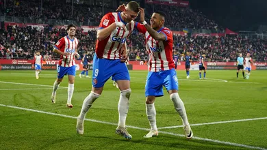 Hat-trick rel&acirc;mpago de Dovbyk em goleada sobre o Sevilla mant&eacute;m o Girona na lideran&ccedil;a de La Liga