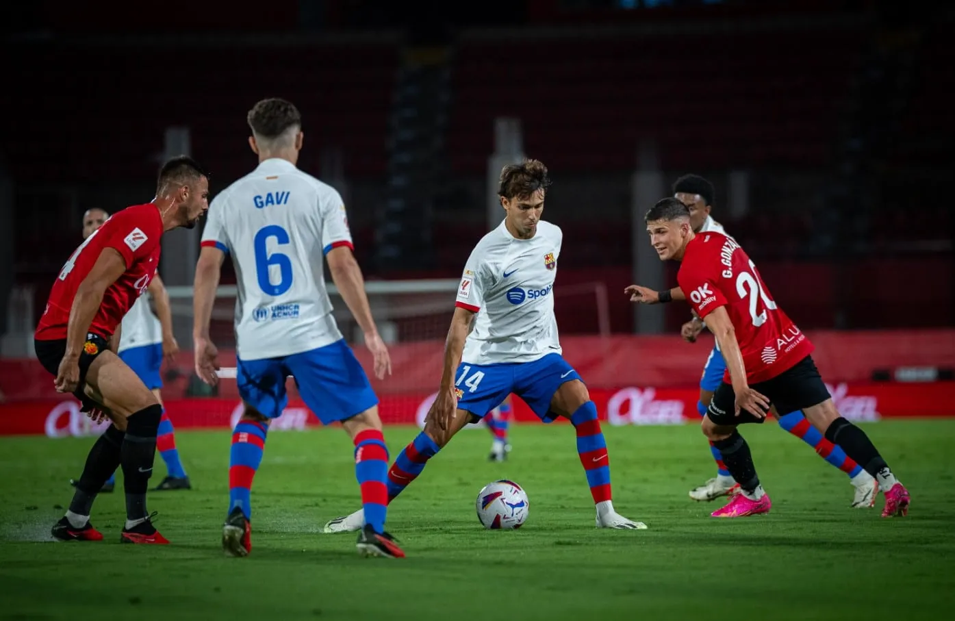 Barcelona sai atr&aacute;s e busca empate contra Mallorca, mas pode perder lideran&ccedil;a de La Liga